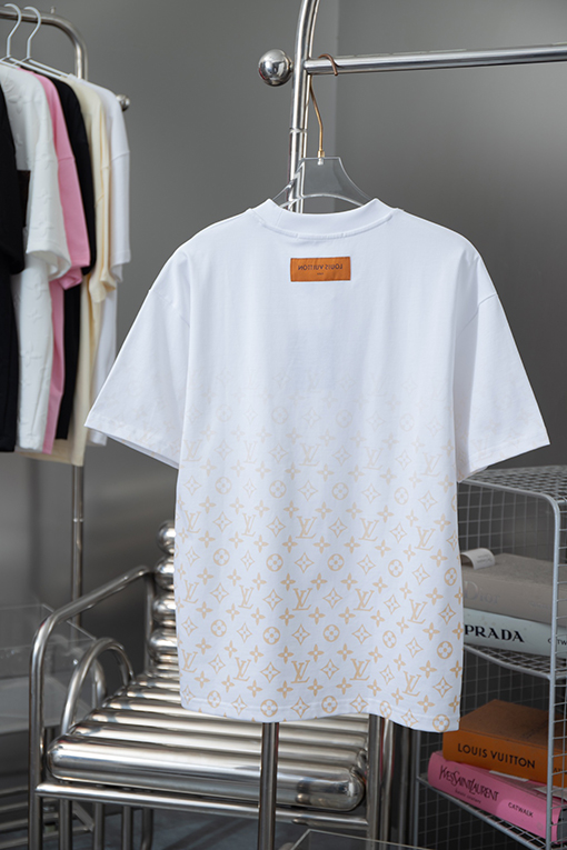 ルイヴィトンコピー   モノグラムプリント半袖Tシャツ
