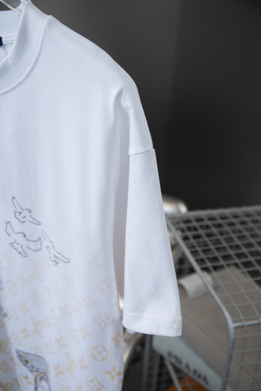 ルイヴィトンコピー   モノグラムプリント半袖Tシャツ