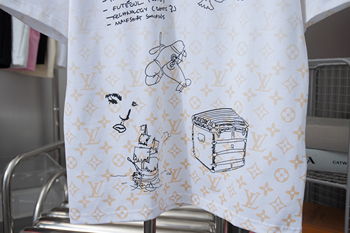 ルイヴィトンコピー   モノグラムプリント半袖Tシャツ