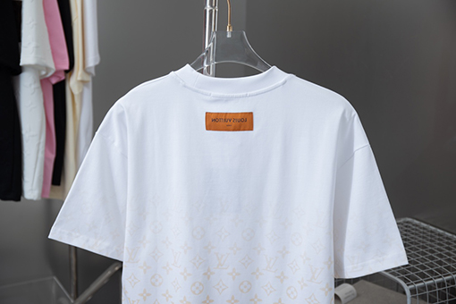 ルイヴィトンコピー   モノグラムプリント半袖Tシャツ