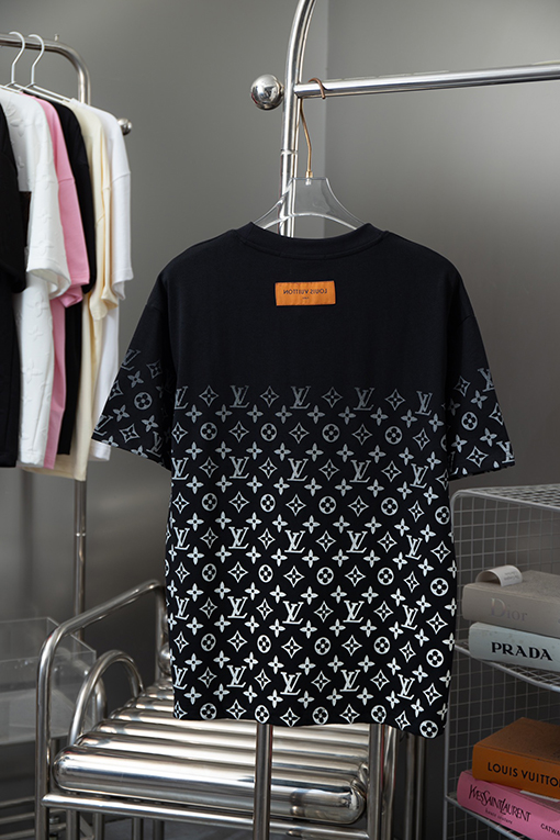 ルイヴィトンコピー   モノグラムプリント半袖Tシャツ
