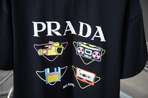 プラダ   クラシックロゴプリント半袖Tシャツ