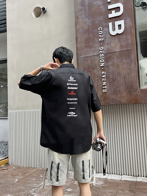バレンシアガ   胸と背中の平織り刺繍半袖シャツ