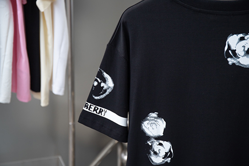 バーバリー ブルーローズシリーズ半袖Tシャツ