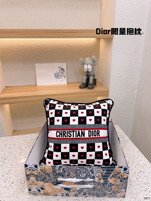 ディオール ホリデーギフトボックス柄クッション