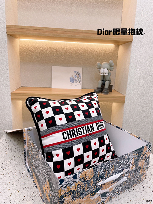 ディオール ホリデーギフトボックス柄クッション