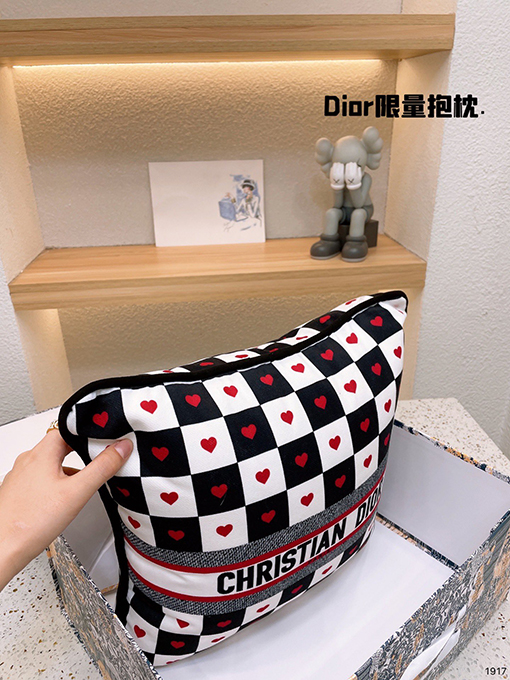 ディオール ホリデーギフトボックス柄クッション