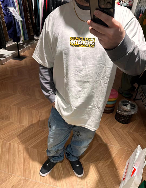 シュプリームスーパーコピー レオパード柄半袖Tシャツ