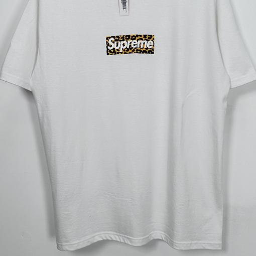 シュプリームスーパーコピー レオパード柄半袖Tシャツ