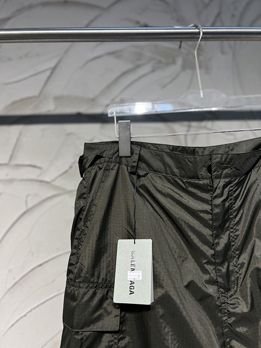 バレンシアガ チェック柄のスウェットパンツ