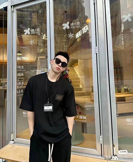 フェンディスーパーコピー 新しい半袖Tシャツ