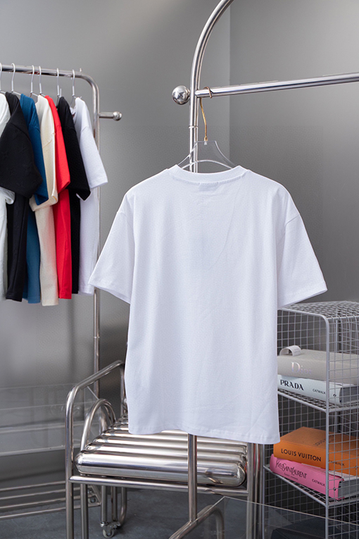 グッチ プリントステッカーと刺繍の半袖Tシャツ