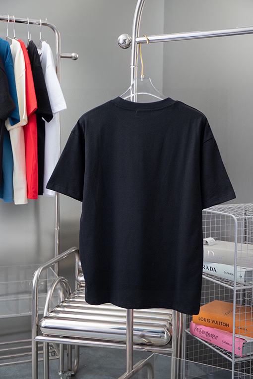 グッチ プリントステッカーと刺繍の半袖Tシャツ