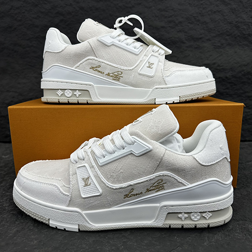 ルイヴィトンスーパーコピー トレーナーシリーズ新色スニーカー