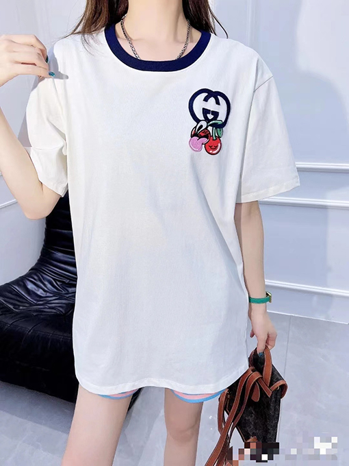 グッチ プリントステッカーと刺繍の半袖Tシャツ