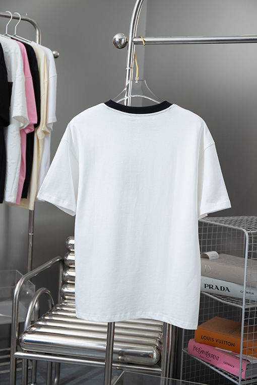 グッチ プリントステッカーと刺繍の半袖Tシャツ