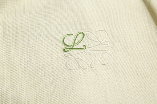 ロエベスーパーコピー   花びら刺繍工芸半袖シャツ
