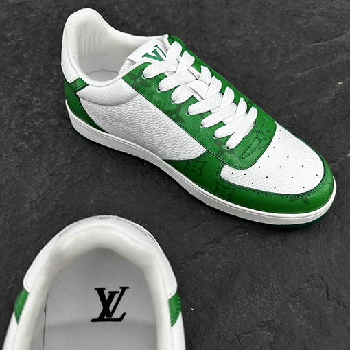 ルイヴィトン  シュータンとサイドに LV ロゴが施されたスポーツシューズ