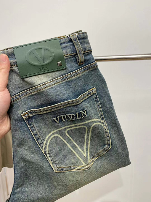 ヴァレンティノスーパーコピー 新しいウォッシュプリントストレートスキニージーンズ