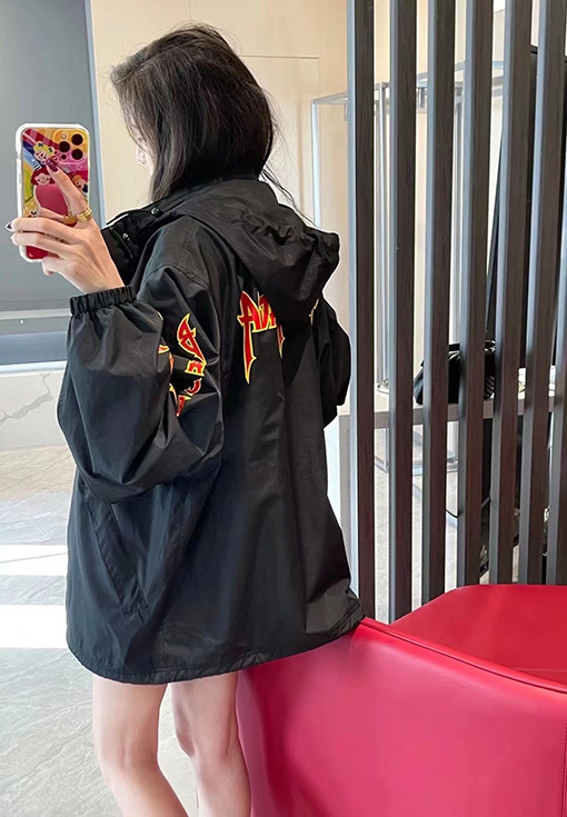 バレンシアガ カシューフレイムアルファベット風隠し帽子ジャケット