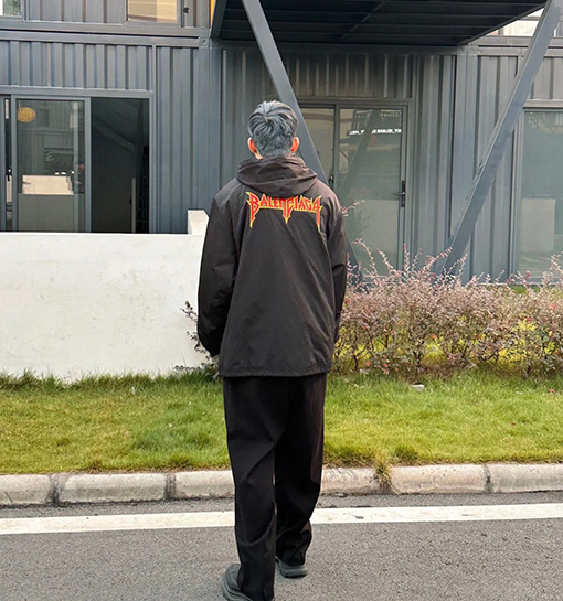 バレンシアガ カシューフレイムアルファベット風隠し帽子ジャケット