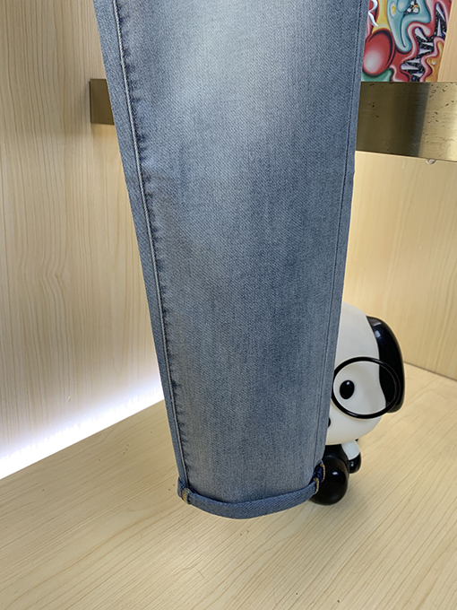フェンディコピー   スタイリッシュなスリムフィットのストレートジーンズ