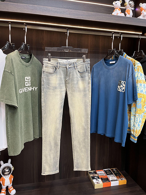 ロエベ   スリムなストレートジーンズ