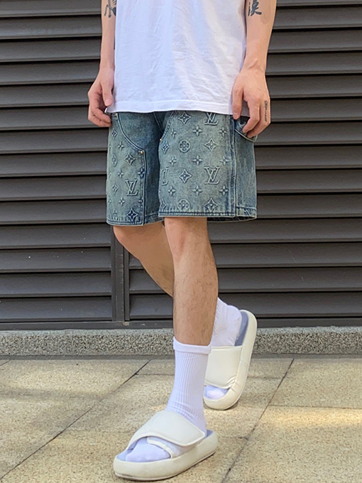 ルイヴィトンコピー   ウォッシュトーンのデニムパンツ