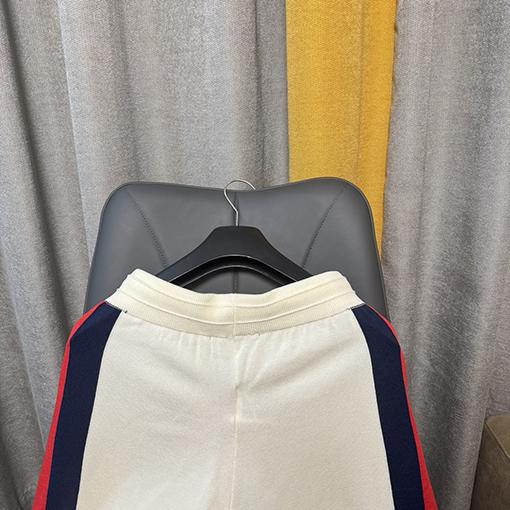 グッチ 新しいニットパンツ