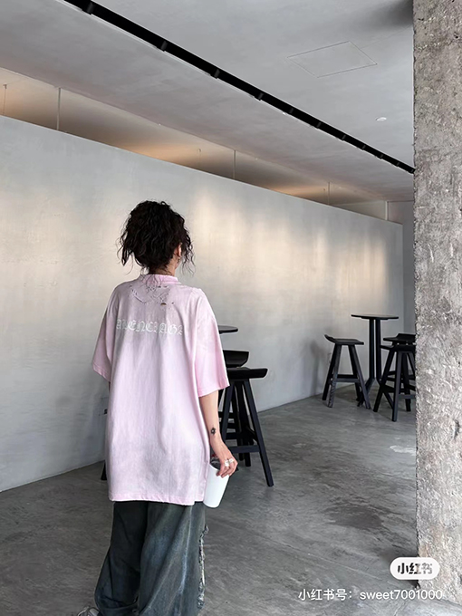 バレンシアガ バックロゴウォッシュ磨かれた古い半袖Tシャツ