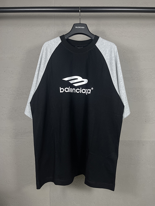 バレンシアガスーパーコピー クラシックなロゴショルダーカラーの新しい半袖Tシャツ