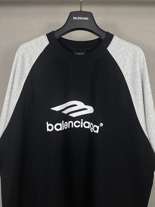 バレンシアガスーパーコピー クラシックなロゴショルダーカラーの新しい半袖Tシャツ