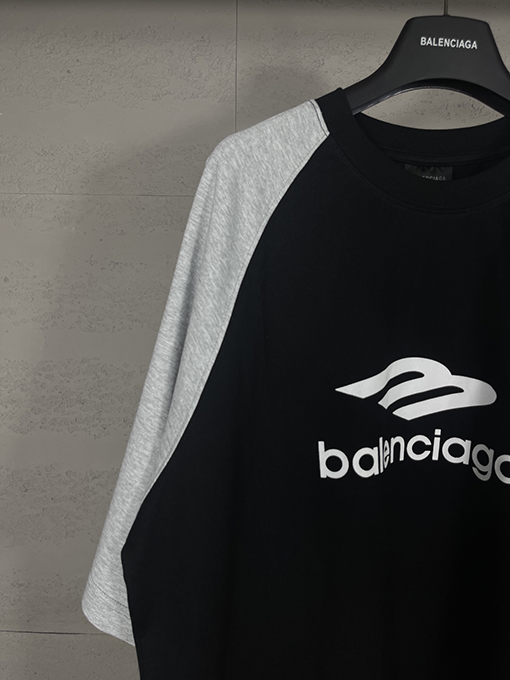 バレンシアガスーパーコピー クラシックなロゴショルダーカラーの新しい半袖Tシャツ