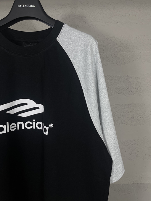 バレンシアガスーパーコピー クラシックなロゴショルダーカラーの新しい半袖Tシャツ