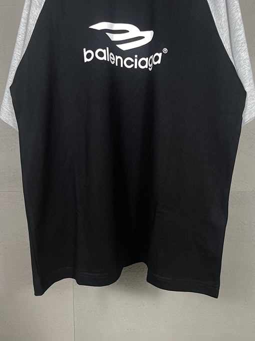 バレンシアガスーパーコピー クラシックなロゴショルダーカラーの新しい半袖Tシャツ