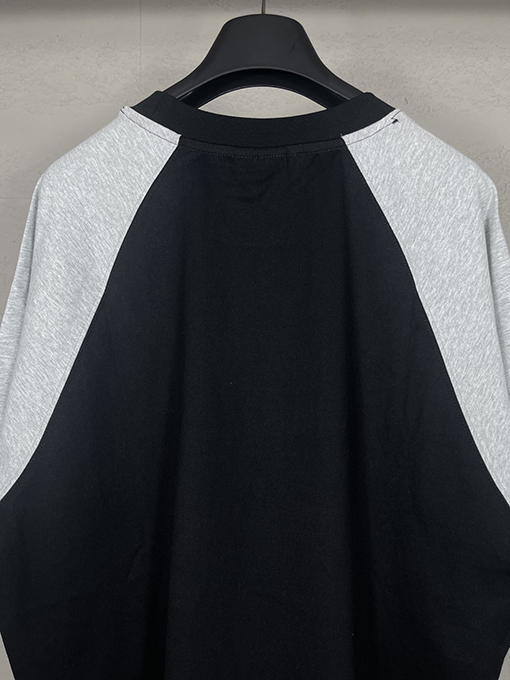 バレンシアガスーパーコピー   クラシックなロゴショルダーカラーの新しい半袖Tシャツ