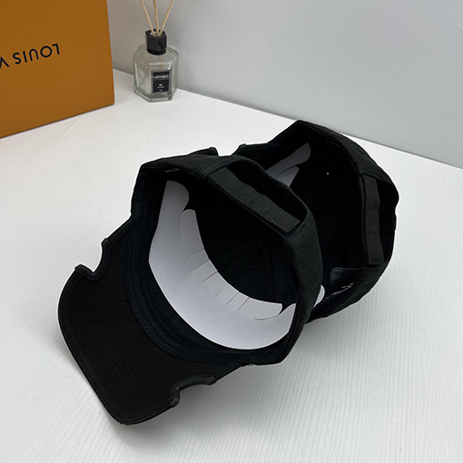 バレンシアガ  新しいシンプルでおしゃれなベースボールキャップ