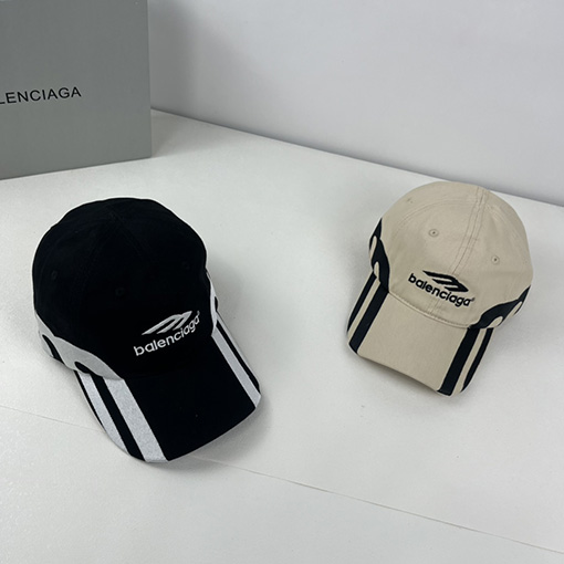 バレンシアガ  シンプルなベースボールキャップ