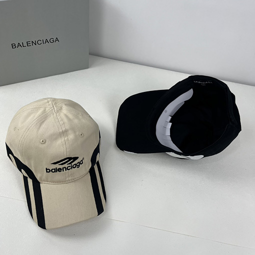 バレンシアガ  シンプルなベースボールキャップ