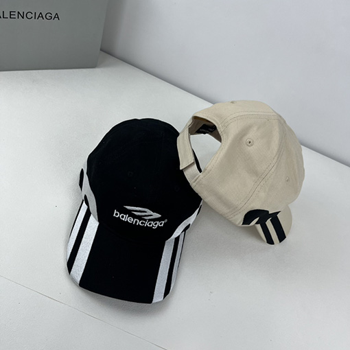 バレンシアガ  シンプルなベースボールキャップ