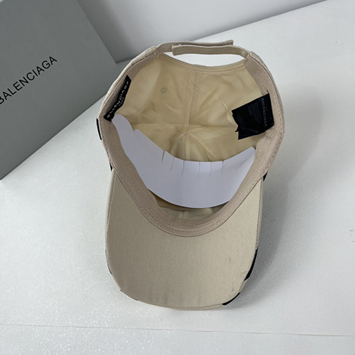 バレンシアガ  シンプルなベースボールキャップ