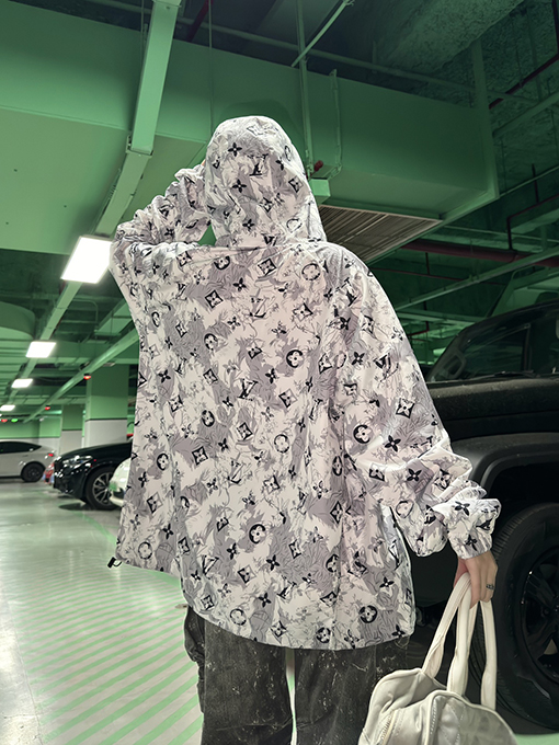 ルイヴィトンコピー フルプリントの日焼け止め服