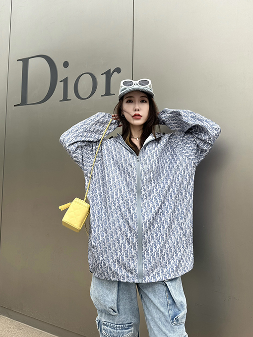 ディオール 新しいフルプリントの日焼け止め服