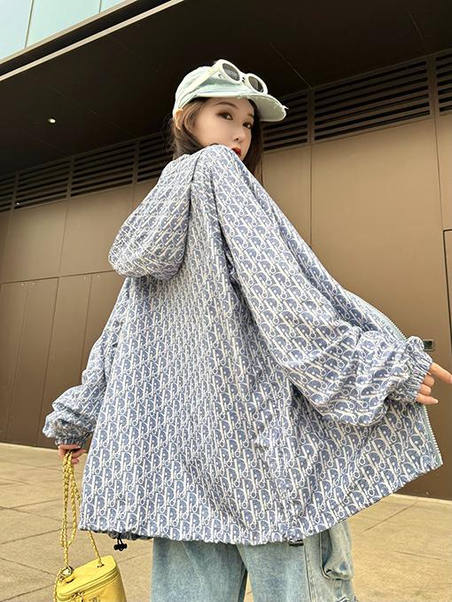 ディオール 新しいフルプリントの日焼け止め服