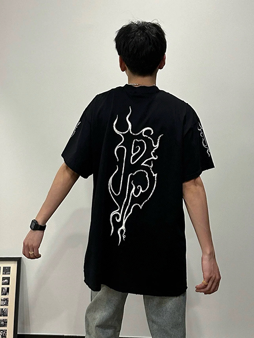 バレンシアガ 炎の文字プリント半袖Tシャツ