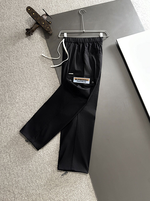 バーバリー  エラスティックウエストのカジュアルパンツ