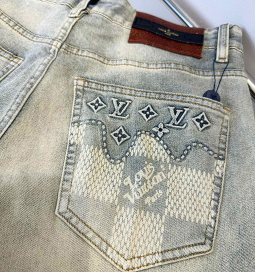ルイヴィトンコピー 新しいウォッシュエンボスプリントジーンズ