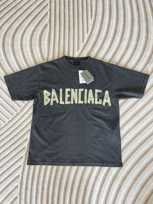 バレンシアガ テープレター半袖Tシャツ