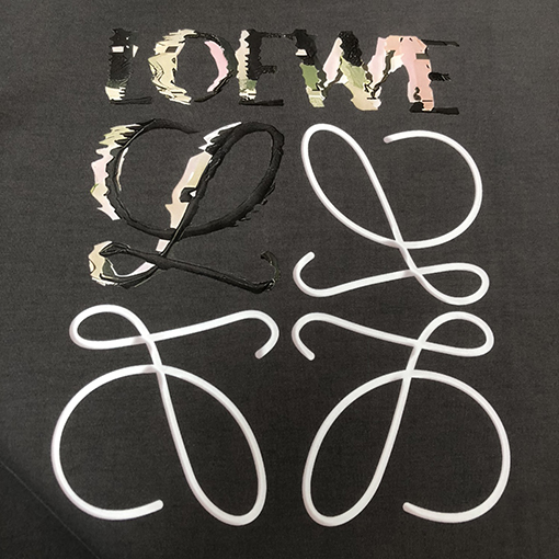 ロエベ  胸にパッチワークのアルファベット半袖Tシャツ