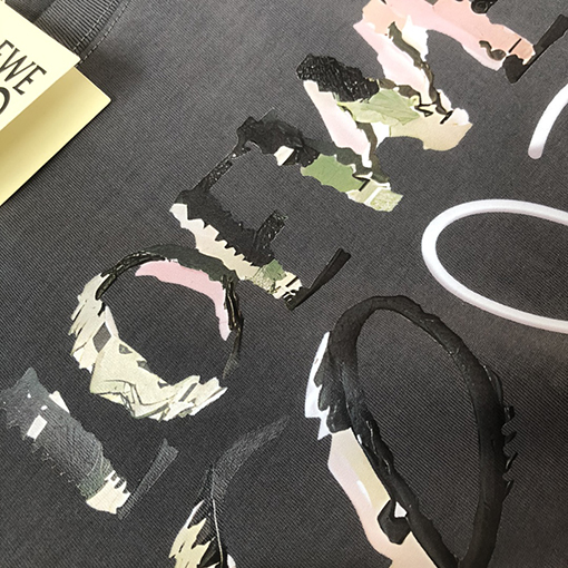 ロエベ  胸にパッチワークのアルファベット半袖Tシャツ